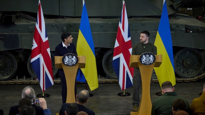 Киеву не достались четыре десятка британских танков: Не подлежали ремонту