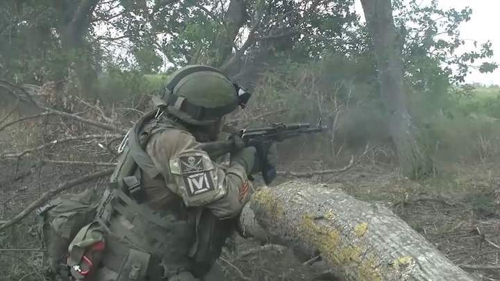 Мобилизованные военные усилили линию обороны вдоль Днепра в районе города Энергодар