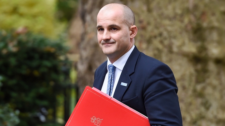 Властям невдомёк: Обедневших британцев унизил член парламента