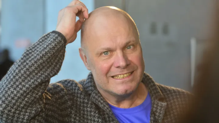 Ай да Кортнев, ай да хитрец: Музыкант-нетвойнист придумал, как заработать в России