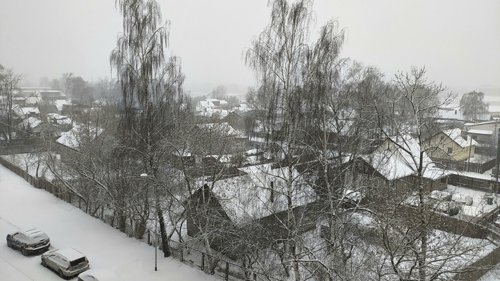 Ростовчане поделились фотографиями и видео снегопада, который накрыл Ростов вечером 21 декабря 2021