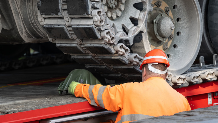 Танки не доехали до фронта. Русские войска уничтожили состав с техникой ВСУ в Харькове