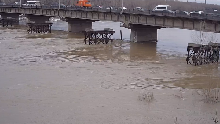 В Новокузнецке поднимается уровень воды в реках
