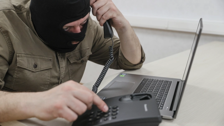 Борьба с телефонными мошенниками выходит на новый уровень: в ход идут биометрические технологии