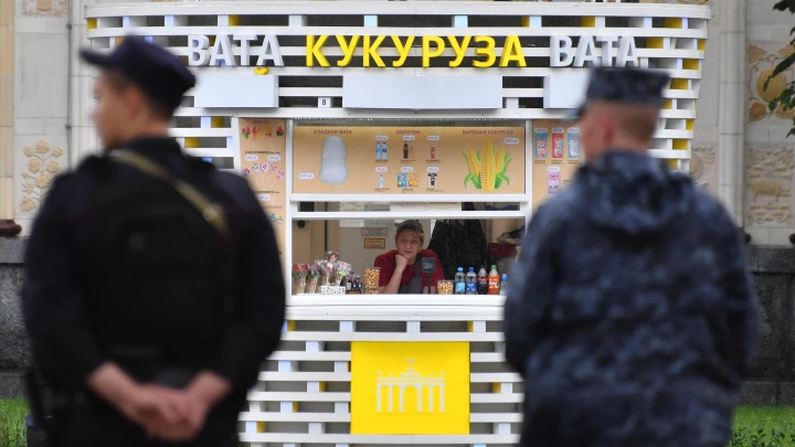 Мэрия Екатеринбурга предложила сносить нелегальные ларьки за три часа
