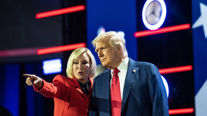 Военлёт ответил цитатами Трампа всем мечтающим о долларе за 30 рублей и новой иномарке