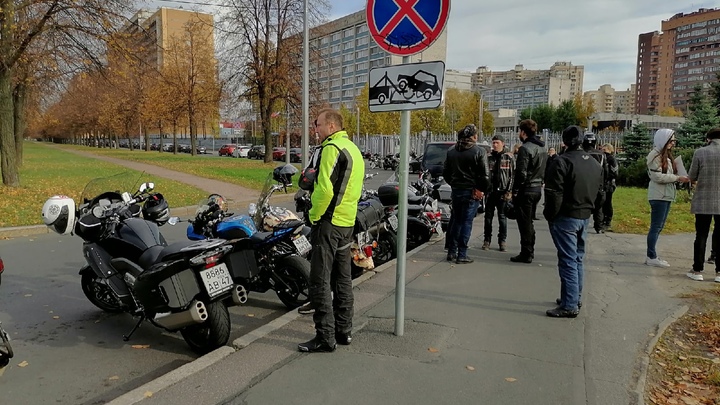 Он не должен гулять на свободе: в Петербурге байкеры требуют ареста мигранта – убийцы братьев