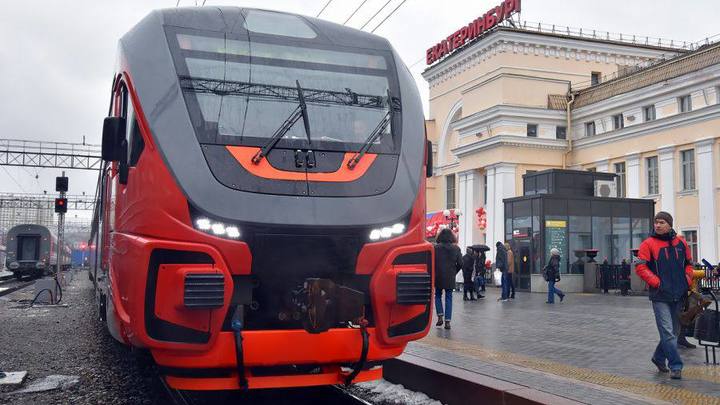 В ледяных вагонах и полной темноте пришлось ехать пассажирам электрички из Екатеринбурга в Челябинск
