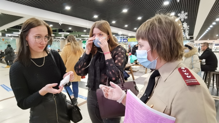 Не боятся коронавируса: в Кургане проверили соблюдение масочного режима