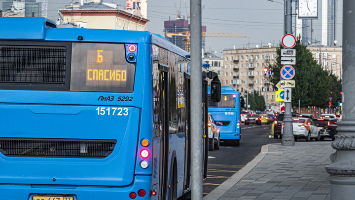 В Петербурге мигрант устроил смертельное ДТП, въехав в автобус