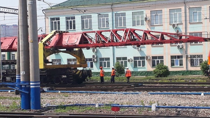 В Ростовской области названа причина схода с путей локомотива и двух вагонов под Батайском