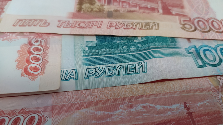 Средняя зарплата в Петербурге достигла 82 тысяч рублей