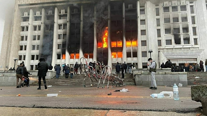 Отработали протест: Из Казахстана бежали 300 боевиков с валютой и оружием