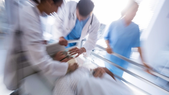 Цена врачебной ошибки. Молодой парень кричал от боли, но врачи подумали – ломки наркомана