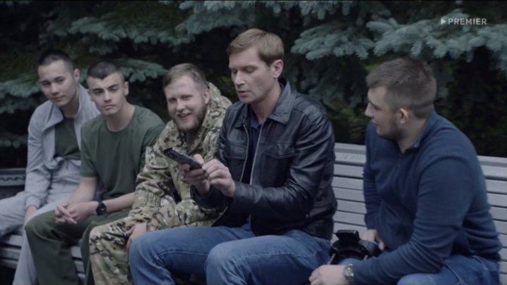 Вирусный контент: сериал Реальные пацаны получил награду из рук Марии Захаровой