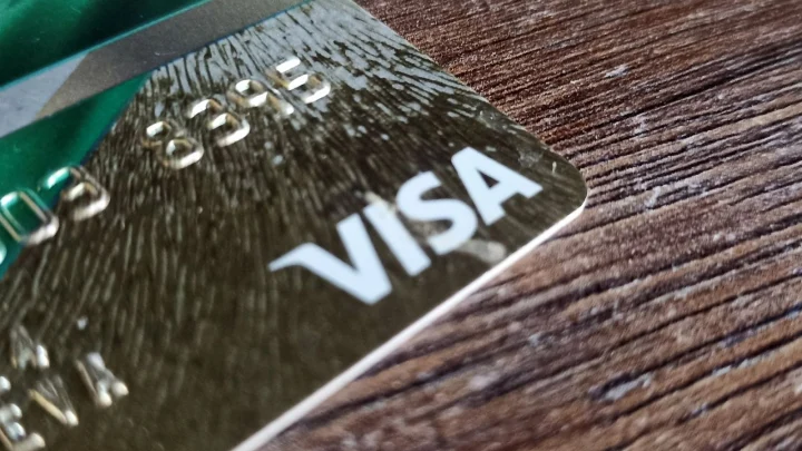 Почему Visa и Mastercard уходят из России и когда это произойдет