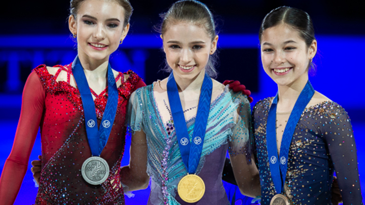 Русский триколор прославила 13-летняя чемпионка по фигурному катанию: В Таллине празднуем победу