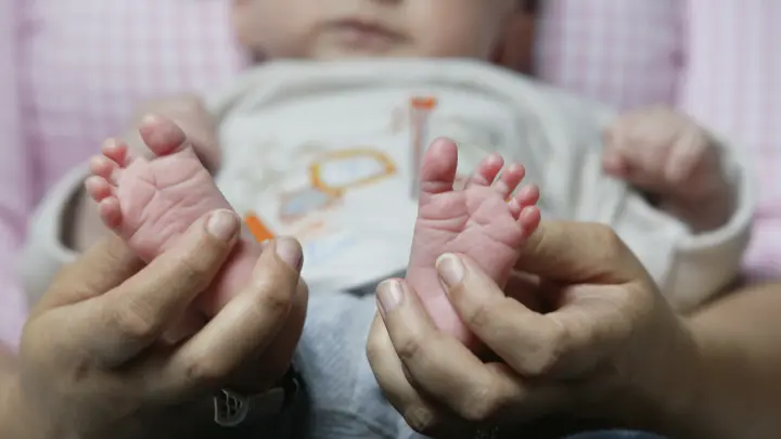 Он синел, начиналось с ног: Погибший на приёме остеопата ребёнок - не первая жертва. Дело Ляйли Байрамовой