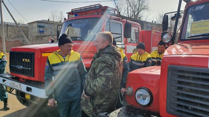 Александр Агафонов проверил готовность пожарной техники забайкальской авиабазы