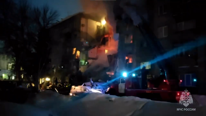 МЧС опубликовало видео с места взрыва газа в Новосибирске