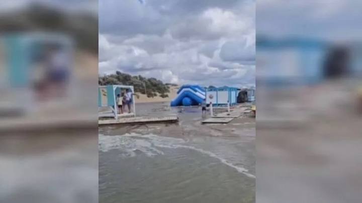 В Анапе море смыло городские пляжи