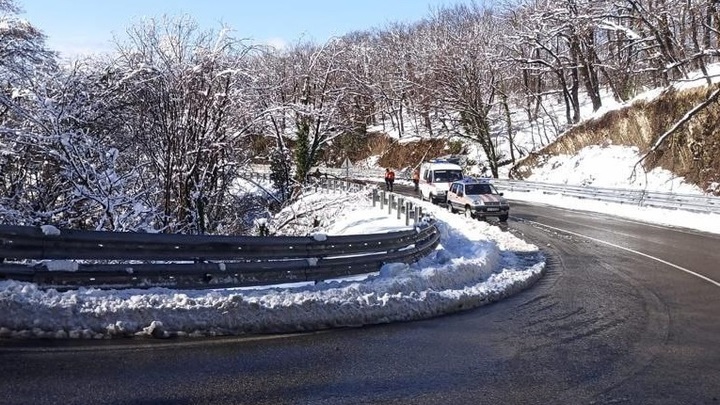 После непогоды на трассе Джубга-Сочи восстановили движение