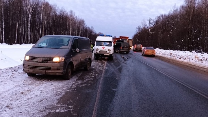 Водитель уснул за рулём на трассе М-5 в Челябинской области и устроил массовое ДТП