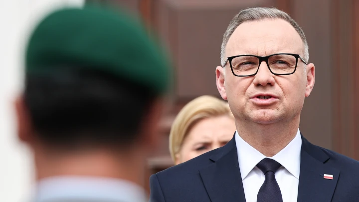 Объятия в бандеровских повязках – это абсурд. Президент Польши вновь критикует Украину