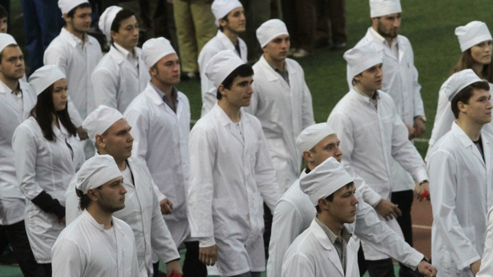 Ставка в полмиллиона: Казахстанским медикам обещают вновь повысить зарплату в 2023 году