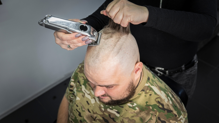 Зеленский теряет армию. Мобилизованные украинцы бегут из учебок, не доехав до передовой. Свежая сводка с фронтов СВО от военкоров