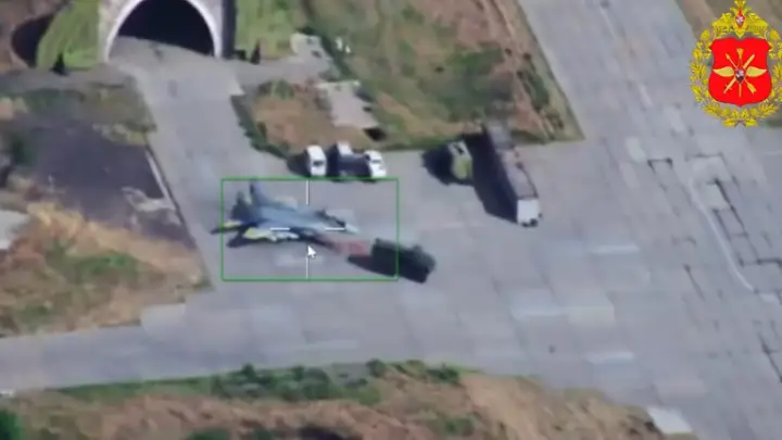 Появилось видео уничтожения двух МиГ-29 ВСУ на аэродроме Вознесенск