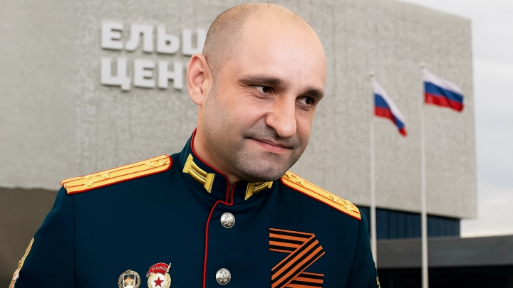 Эти кадры трогают душу: Воха в строю Бессмертного полка. Полпред президента Жога прошёл с портретом сына