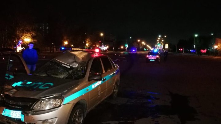 В Новосибирске ночью иномарка сбила двоих мужчин, переходивших дорогу в неположенном месте