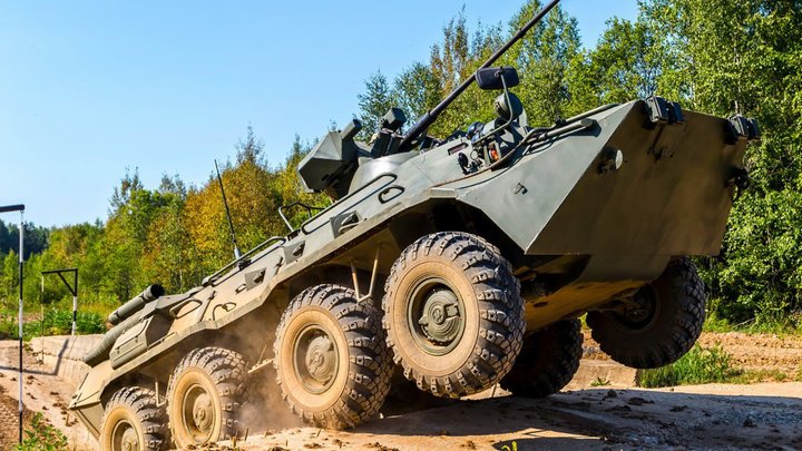 БТР, ехавший на учения в Ростовскую область, устроил смертельное ДТП с маршруткой
