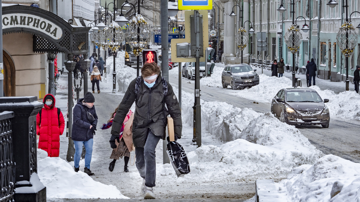 А мы всё не умираем…: Угрозу третьей волны коронавируса оценил врач