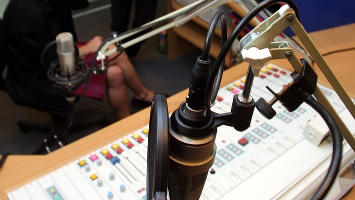 Густопсовая пропаганда: политолог жёстко одёрнул ведущих Эха Москвы в прямом эфире