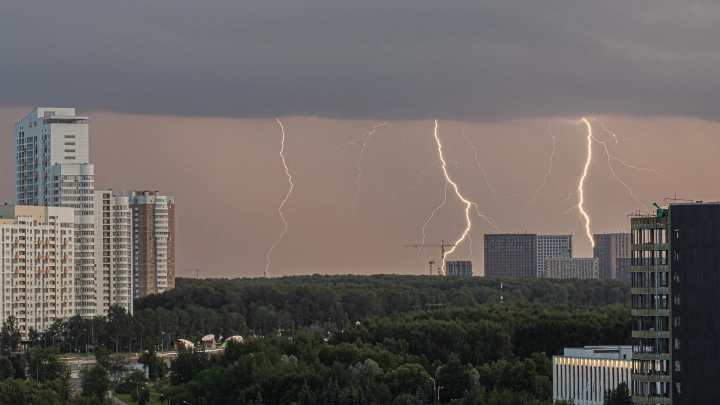 Первая летняя гроза ожидается в Москве в ближайшие часы