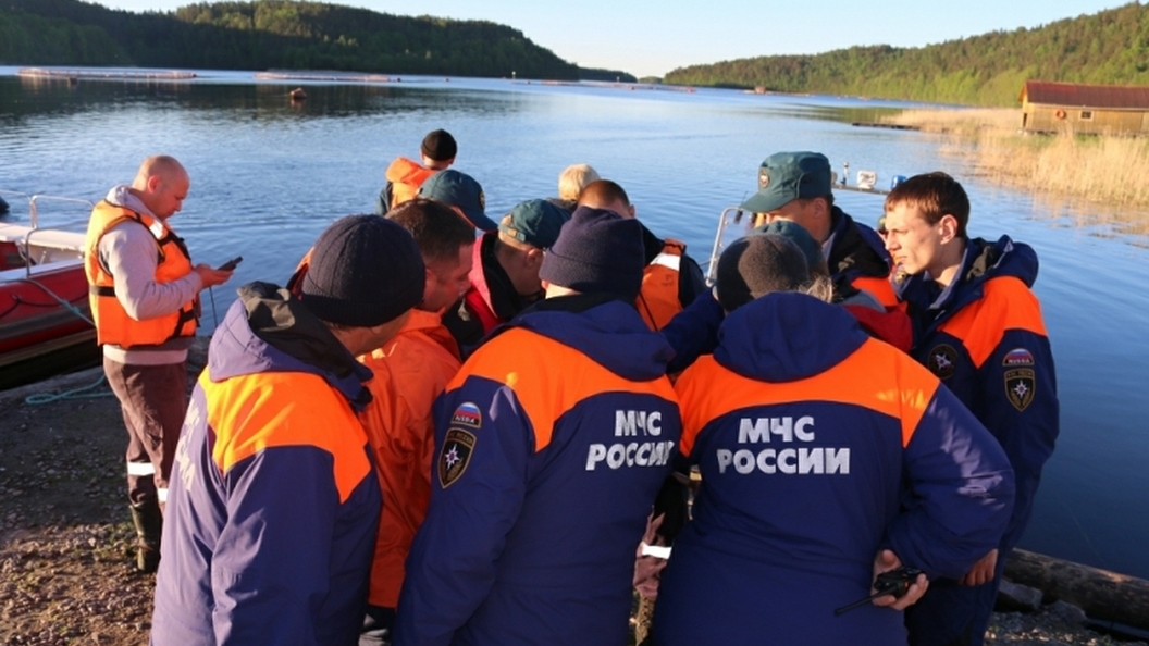 Водолазы приступают к поискам пропавших в результате крушения лодки в Якутии Водолазы приступают к поискам пропавших в результате крушения лодки в Якутии