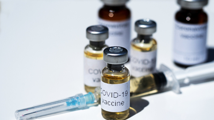 Вакцина по цене барреля нефти: FT рассекретила цену за лекарство от COVID-19