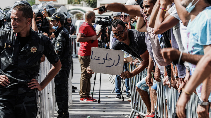 Как не пострадать за революцию? Русским в Тунисе дали четыре важных совета