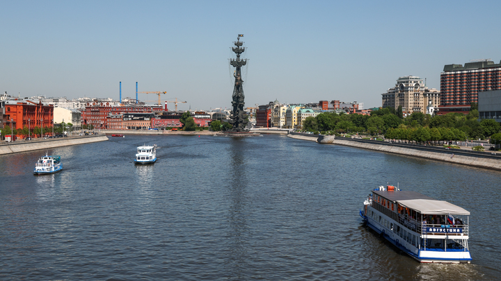 Думал, что у меня ноги откажут: В Москве парень спас двух девушек из плена ледяной реки