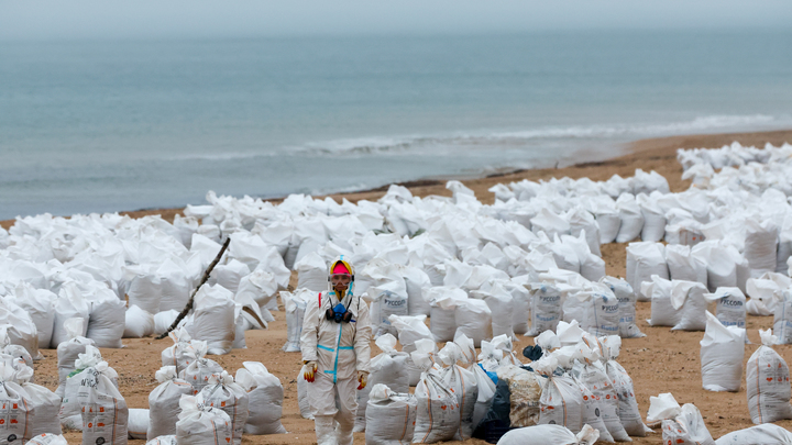 Счета заблокированы: Налоговая пришла к владельцу затонувшего в Керченском проливе танкера