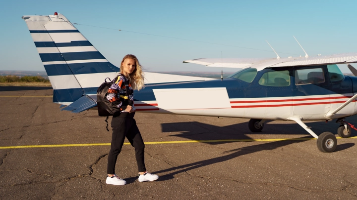 Частный самолёт аварийно сел в Петербурге из-за отказа двигателя