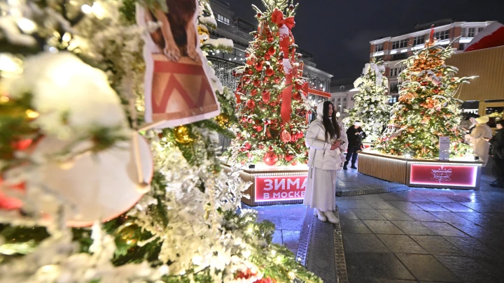 В Москве начали установку праздничных украшений, которые служат из года в год В Москве начали установку праздничных украшений, которые служат из года в год
