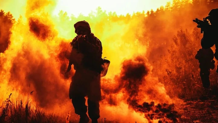 Прямо сейчас: КАБы летят по месту секретной встречи. Славянск дрожит от взрывов. Визит СБУ слили кому надо
