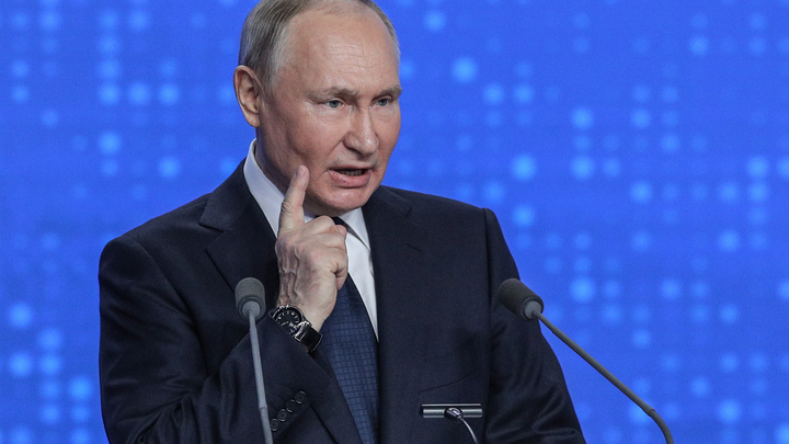 Защита Родины - дело жизни: Владимир Путин поздравил сотрудников органов безопасности