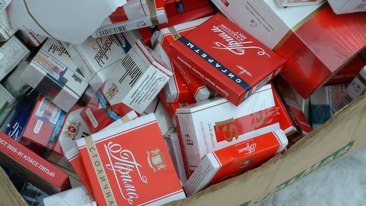 Выдавали за дрова: российские таможенники перекрыли транзит белорусских сигарет в Грецию
