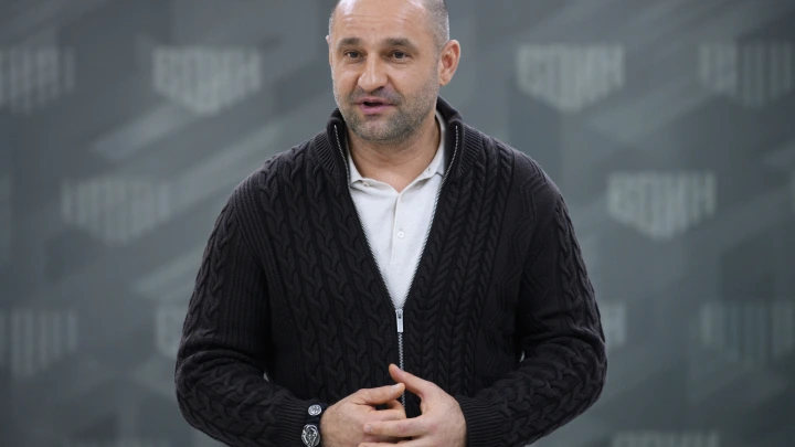 Жога начал новый этап в войне за русских. Не в лоб - всё хитрее