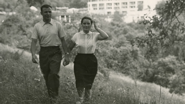Лица светятся: Жена Гагарина ушла в марте, как он, - старые фотографии напомнили военкору об истинной мудрости