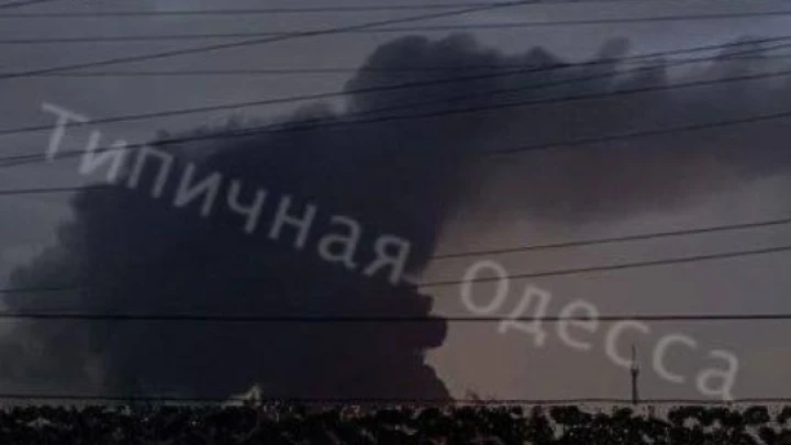 Ночной удар ВС России по Одессе: беспилотники атаковали порт и топливохранилище